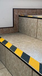 Taśma Ostrzegawcza Antypoślizgowa 50mmx18m - obrazek 5